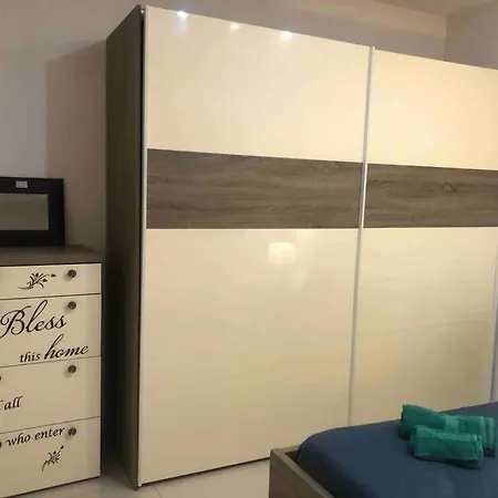 Flat Near Paceville And St Julian Apartamento