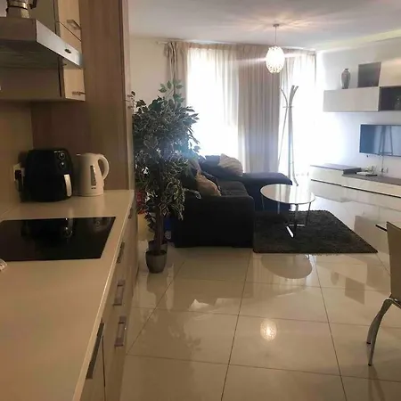 Flat Near Paceville And St Julian Apartamento
