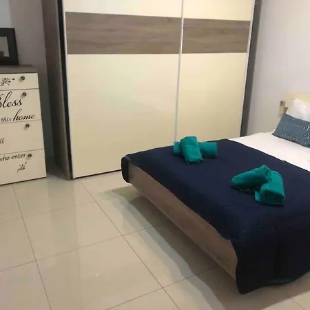 Flat Near Paceville And St Julian Appartement