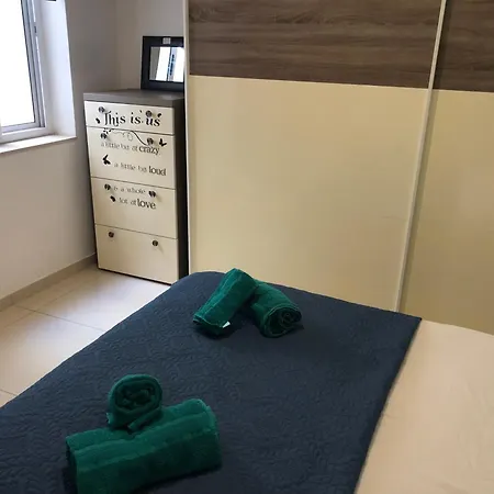 Flat Near Paceville And St Julian Apartamento